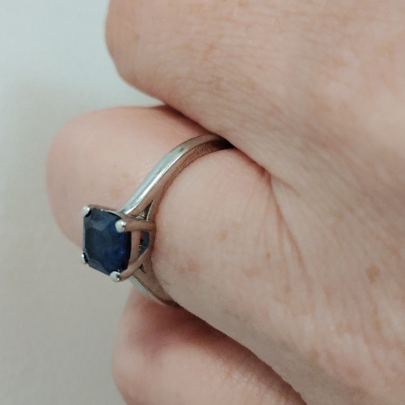 10k white gold ring with blue topaz stone princess cut size 6.5 - Picture 1 of 5